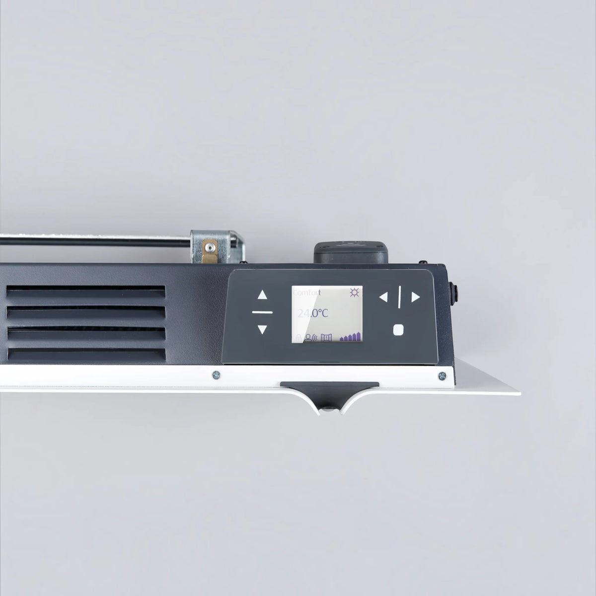 Dettaglio del pannello di controllo touch del radiatore elettrico Klimago™ Radialight KYOTO con display digitale