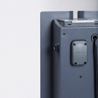 Dettaglio posteriore del radiatore elettrico Klimago™ Radialight KYOTO con modulo Wi-Fi e interruttore di accensione