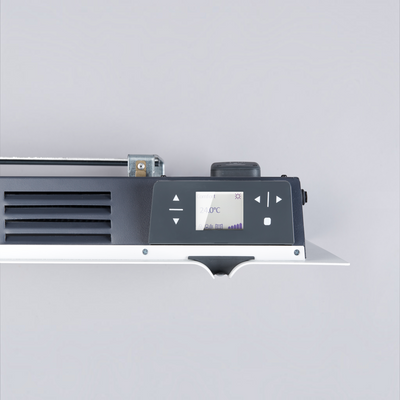 Dettaglio del pannello di controllo touch del radiatore elettrico Klimago™ Radialight KYOTO con display digitale