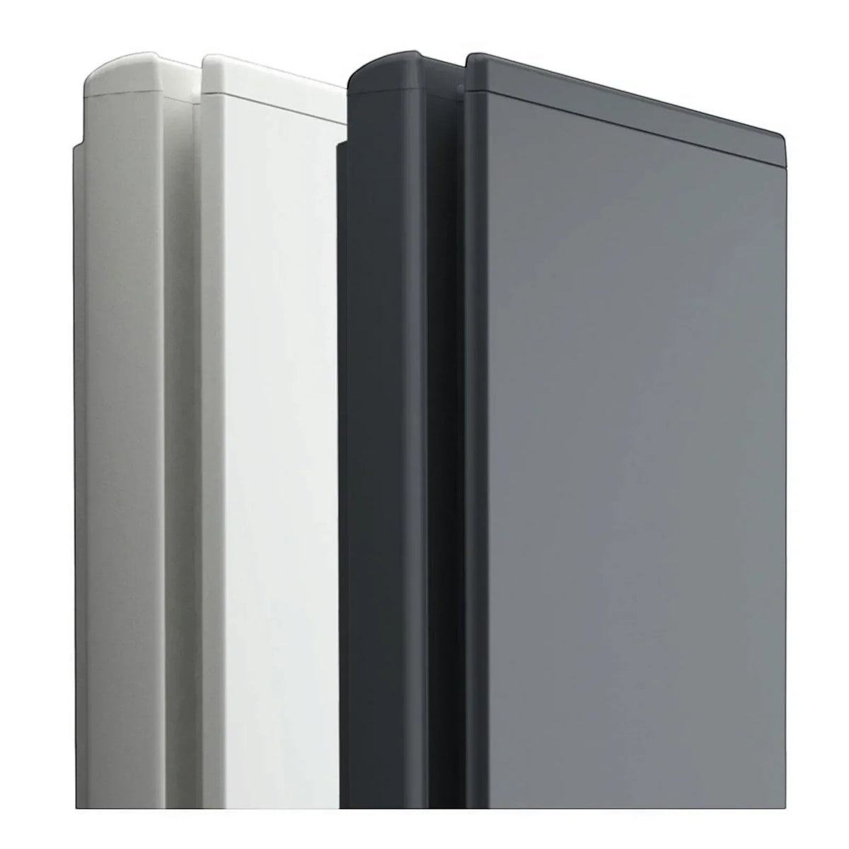 Radiatore elettrico verticale Radialight ICON di Klimago™ in finitura bianco ghiaccio e grigio antracite