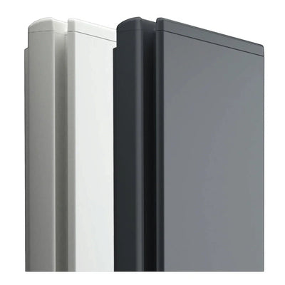 Radiatore elettrico verticale Radialight ICON di Klimago™ in finitura bianco ghiaccio e grigio antracite