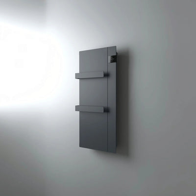 Scaldasalviette elettrico verticale Radialight ONSEN antracite con display touch, disponibile su Klimago™