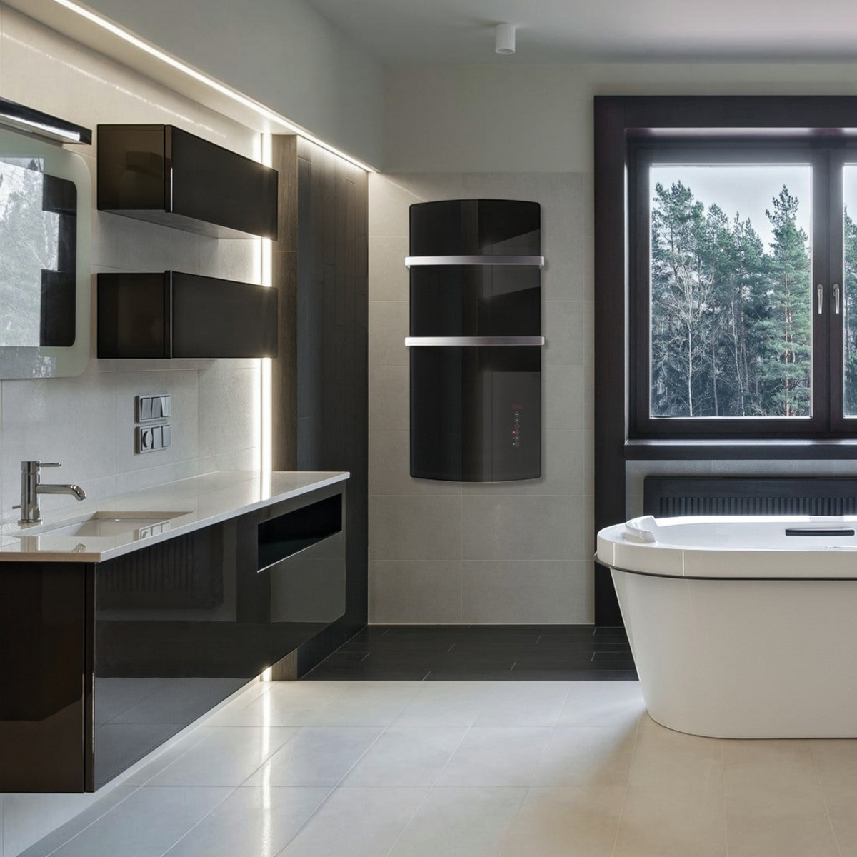 Scaldasalviette elettrico in vetro nero Klimago™ Radialight DEVA 1500 W installato a parete in un bagno moderno.