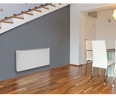 Termoconvettore elettrico digitale bianco Radialight SIRIO installato a parete in un ambiente domestico Klimago™