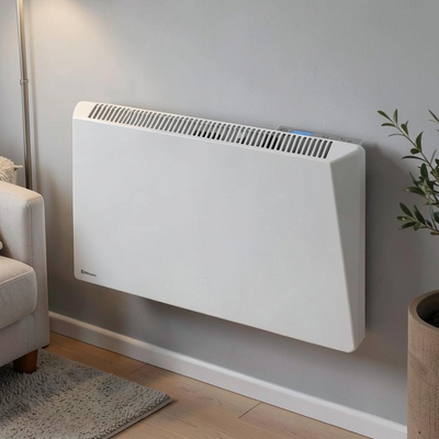 Termoconvettore elettrico digitale bianco Radialight SIRIO installato a parete in un soggiorno moderno Klimago